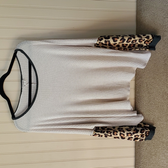 Peach Love California boutique blouse XS cream leopard print long sleeves - Picture 7 of 7